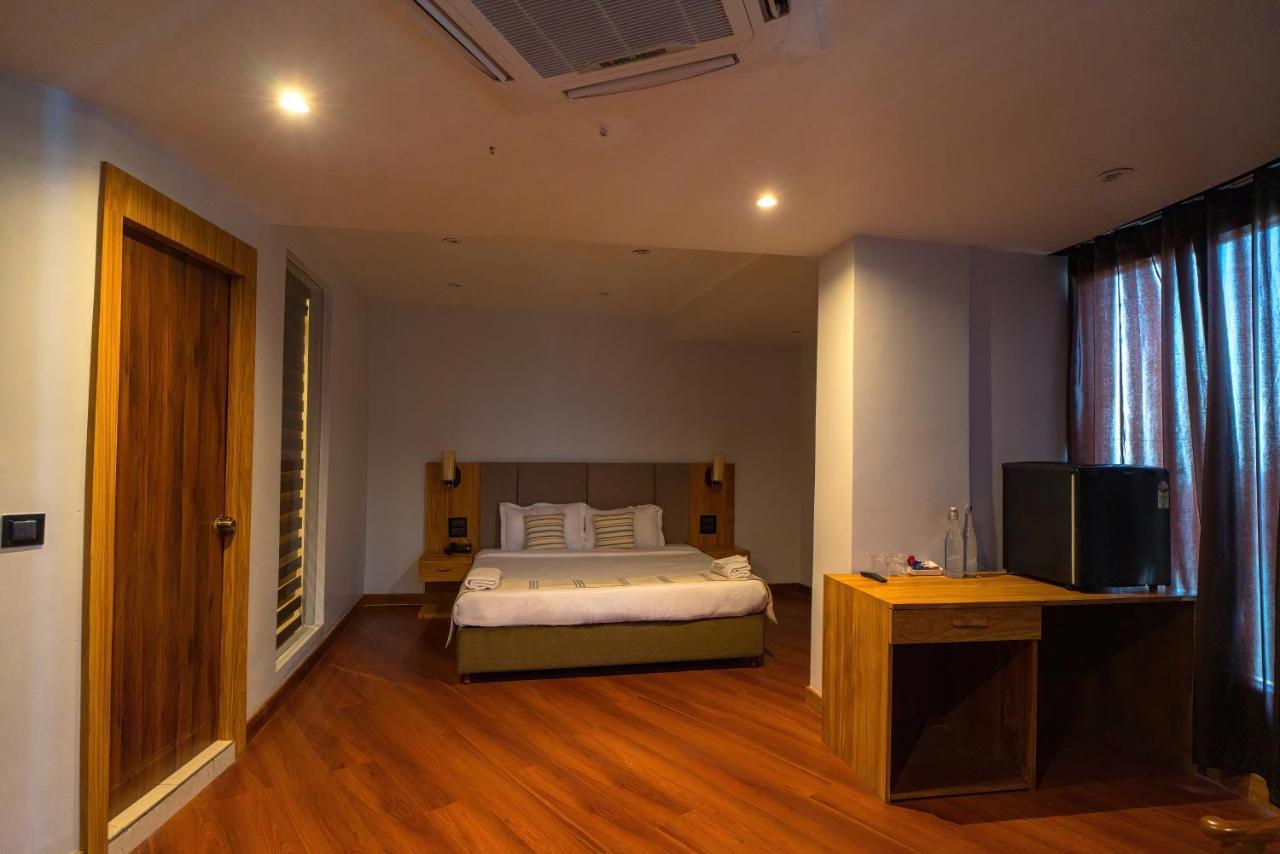 Emerald Hotel Aizawl Luaran gambar