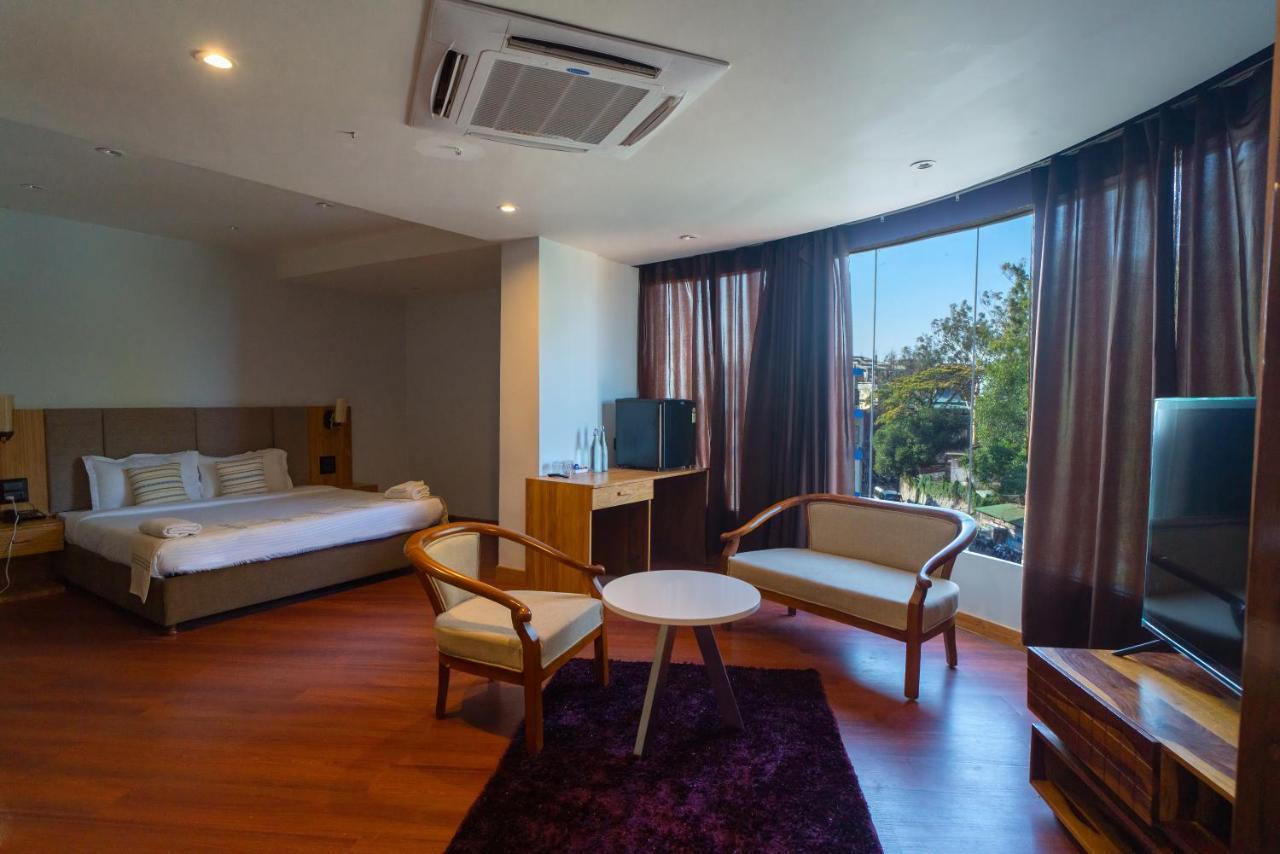 Emerald Hotel Aizawl Luaran gambar